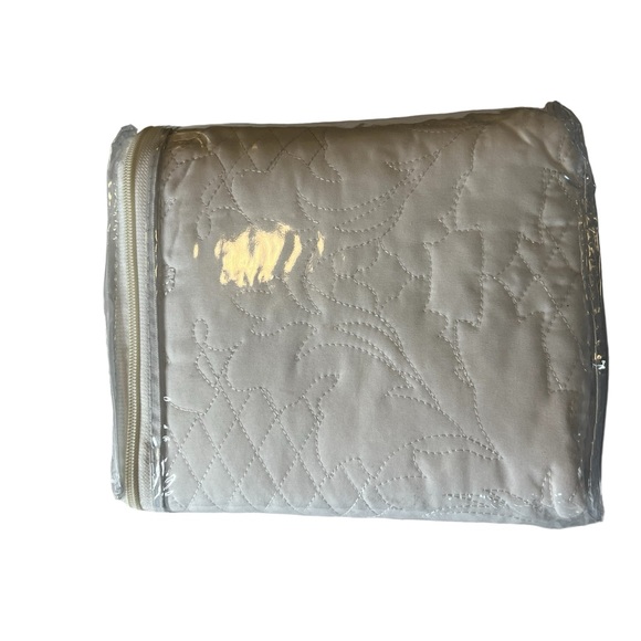 King Size White Quilted Pillow Shams by All for you. NWT never opened. - Picture 8 of 10